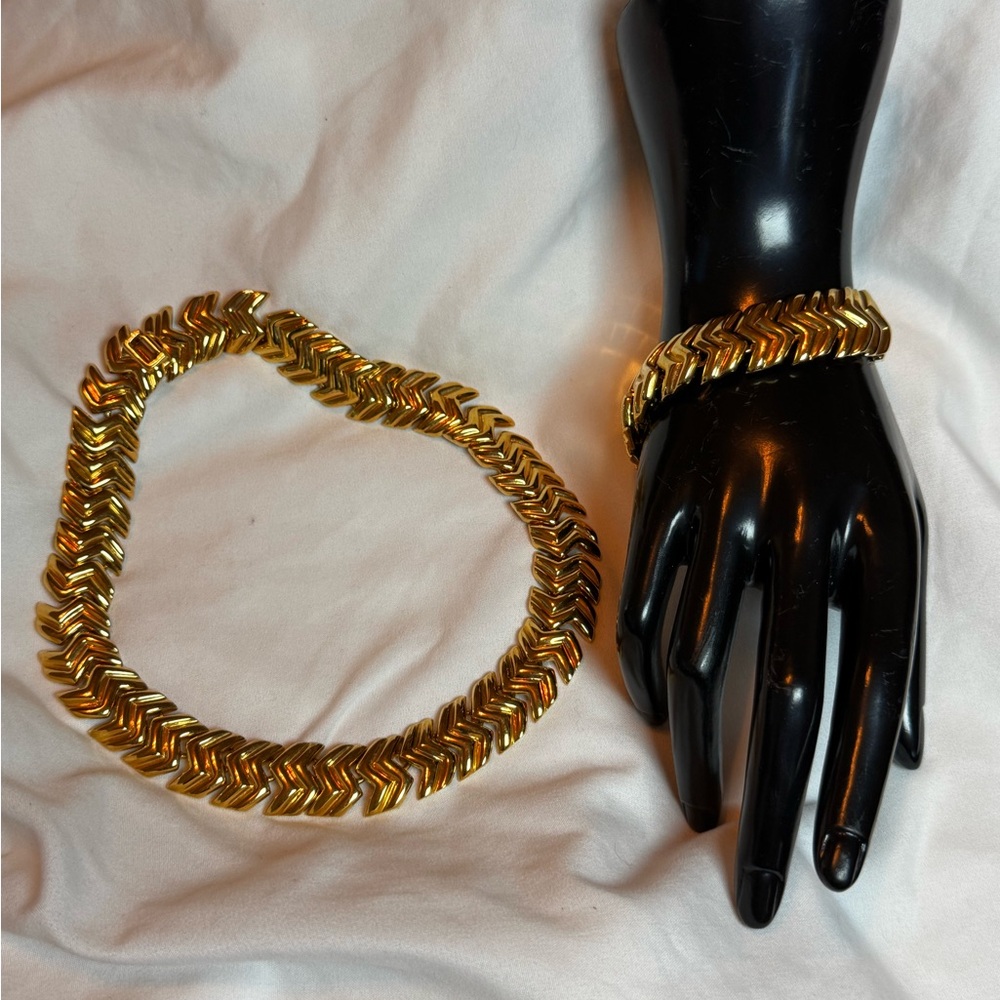 Vintage Signed Napier Gold Necklace & matching bracelet in OG NEIMAN Marcus box